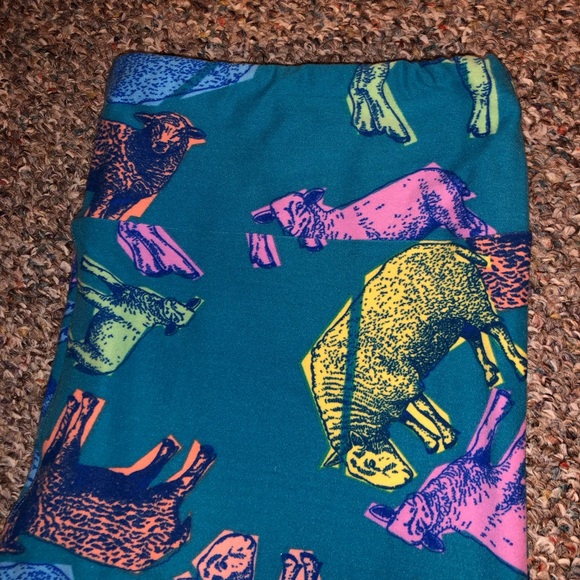Set of Two Lularoe Tall and Curvy Leggings - Picture 6 of 8
